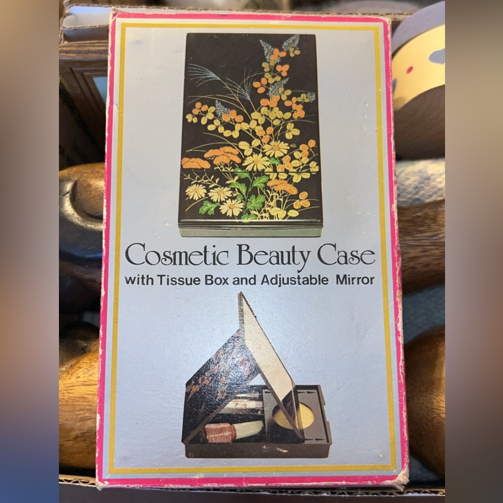 Vintage cosmetic beauty case